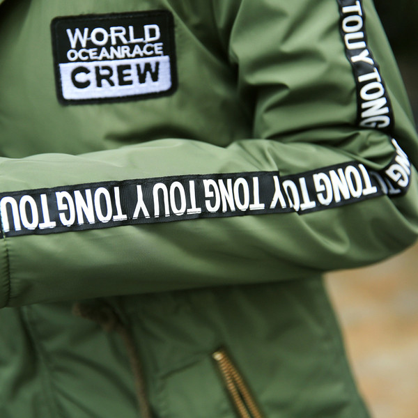 Ζεστό χειροκρότημα unisex με χνουδωτή κουκούλα, τύπου πάρκου σε τρία χρώματα