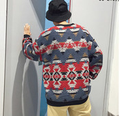 Ένα μοντέρνο, καθημερινό πουλόβερ για άνδρες με O-κολάρο ελεύθερου στυλ σε τρία χρώματα