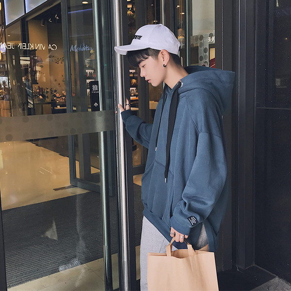 Спортно-ежедневен мъжки суичър с качулка и дебели връзки и джоб в пет цвята 