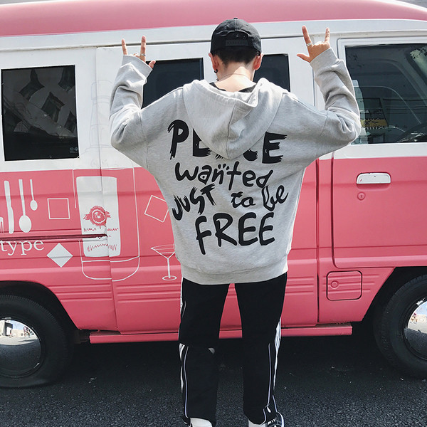 Мъжки спортен суичър с цип,качулка и надпис на гърба в широк модел в сив,черен,червен и бял цвят