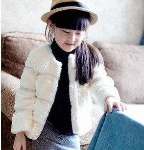 Стилно меко и топло зимно кожухче за момичета в бял цвят