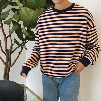 Μοντέρνο ριγέ πουλόβερ με κολάρο σε σχήμα Γ σε δύο χρώματα