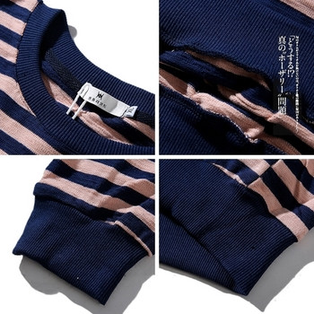 Модерен раиран пуловер с О-образна яка в два цвята