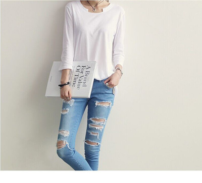 Спортно-елегантнен дамски блузон с интересна яка в бял цвят