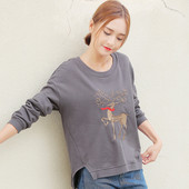 Ежедневен дамски пуловер с О-образна яка и интересна бродерия в три цвята