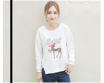 Ежедневен дамски пуловер с О-образна яка и интересна бродерия в три цвята