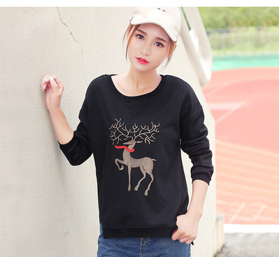 Ежедневен дамски пуловер с О-образна яка и интересна бродерия в три цвята