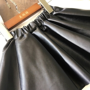 Стилна кожена пола за момичета, разкроена в черен цвят