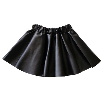 Κομψή δερμάτινη φούστα για κορίτσια, κομμένη σε μαύρο χρώμα