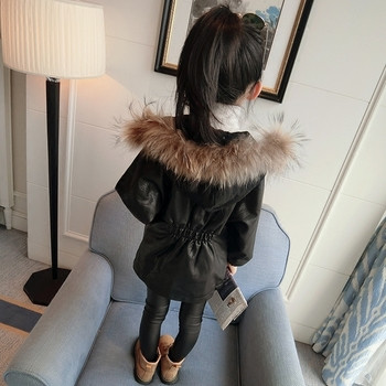 Χειμερινό σακάκι για κορίτσια από οικολογικό δέρμα με κουκούλα και χνούδι, σε μαύρο χρώμα