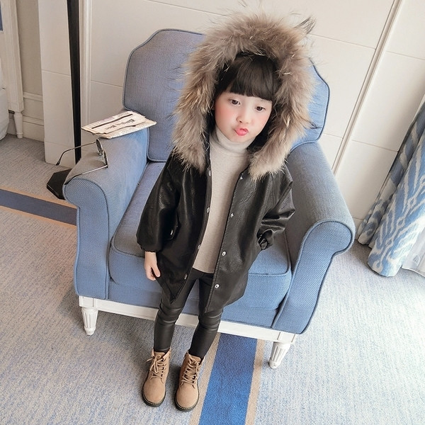 Зимно детско яке за момичета от еко кожа с качулка и пух, в черен цвят