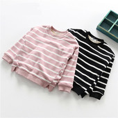 Детски раиран пуловер за момичета с О-образна яка в розов и черен цвят