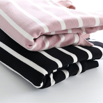Παιδικό ριγέ πουλόβερ για κορίτσια με κολάρο σε σχήματος O σε ροζ και μαύρο χρώμα