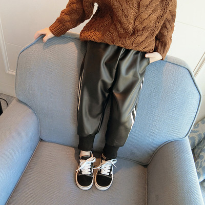 Актуален детски панталон за момичета в черен цвят и широк модел