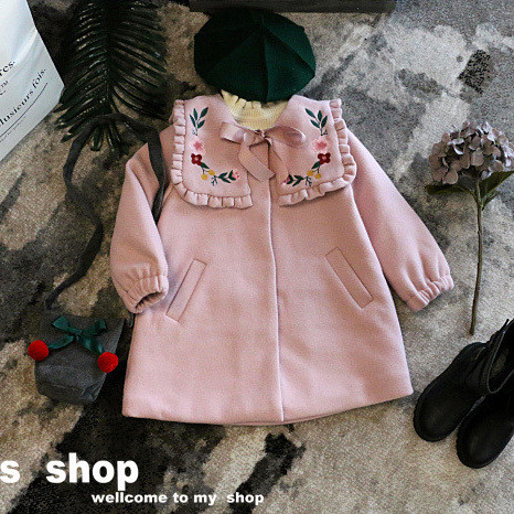 Есенно-зимно детско палто за момичета с бродерия в широк модел 