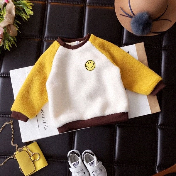 Детски зимен ежедневен унисекс пуловер с мини апликация и цветни ръкави 