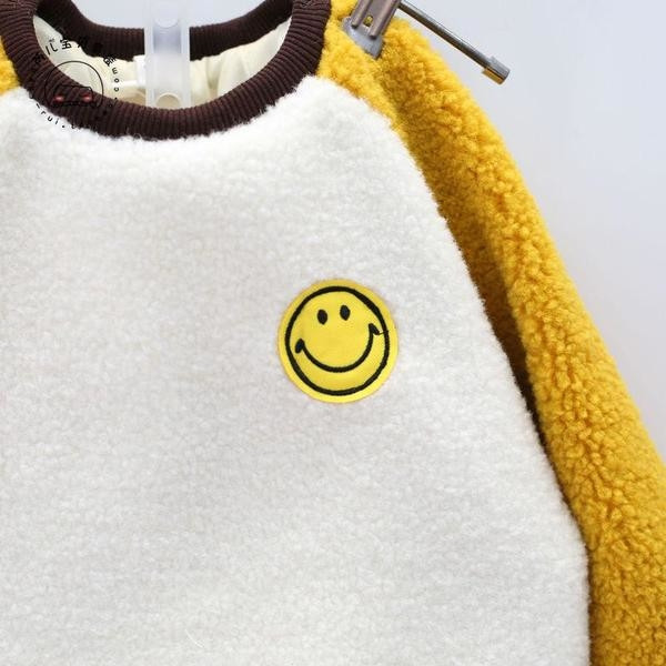 Детски зимен ежедневен унисекс пуловер с мини апликация и цветни ръкави 