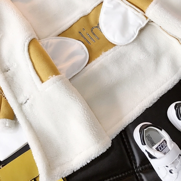 Зимно дълго ватирано палто за момичета с интересни джобове и надпис и апликация на гърба в два цвята