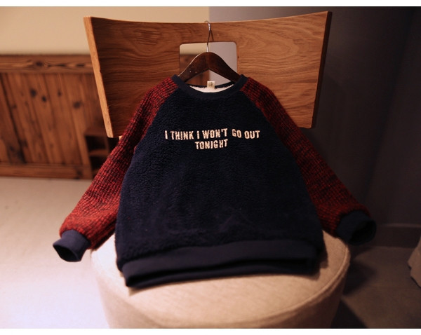 Спортен зимен детски унисекс пуловер с надпис и цветни ръкаив 