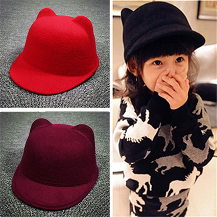 Стилна детска шапка с козирка и в много цветове