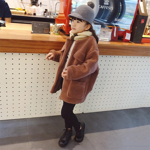 Παιδικό χειμωνιάτικο σακάκι για κορίτσια με κολάρο και τσέπες σε σχήμα O σε ευρύ μοτίβο