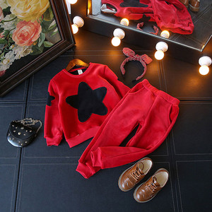 Детски спортен зимен комплект  за момичета от две части с аликация звезда в черен и червен цвят