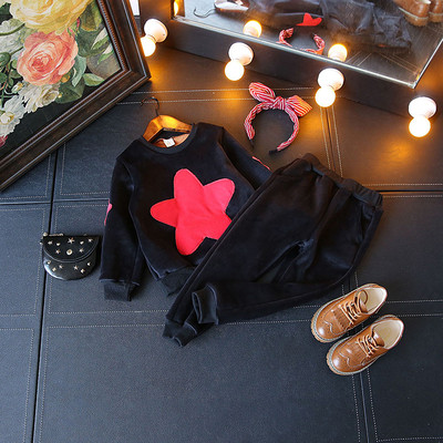 Детски спортен зимен комплект  за момичета от две части с аликация звезда в черен и червен цвят