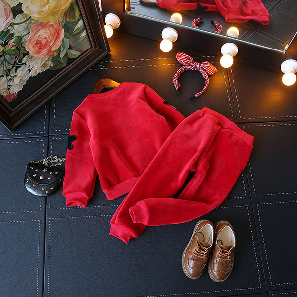 Детски спортен зимен комплект  за момичета от две части с аликация звезда в черен и червен цвят