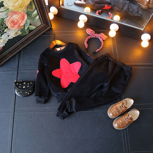 Детски спортен зимен комплект  за момичета от две части с аликация звезда в черен и червен цвят