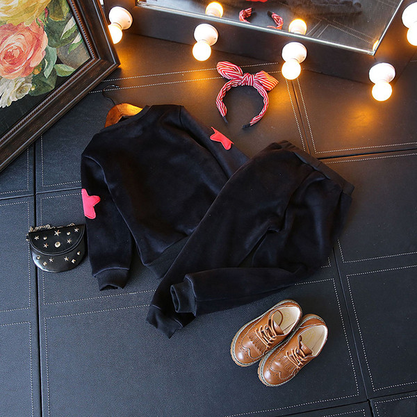 Детски спортен зимен комплект  за момичета от две части с аликация звезда в черен и червен цвят