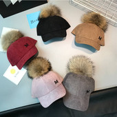 Стилна детска шапка с козирка и пухче в много цветове