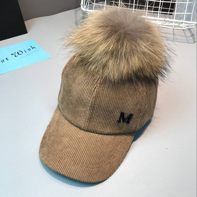 Стилна детска шапка с козирка и пухче в много цветове