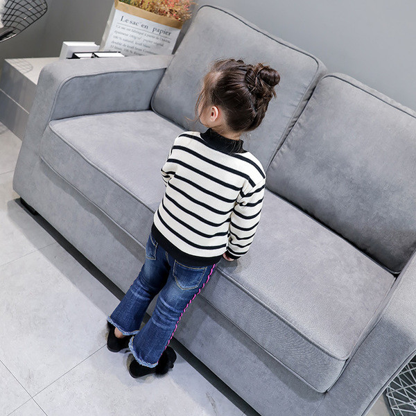 Детски зимен раиран пуловер за момичета с висока яка и надпис 