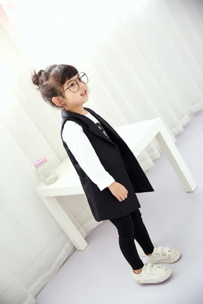 Стилно дълго елече за момичета в черен цвят