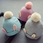 Шапки за момичета и момчета в различни цветове и пухче
