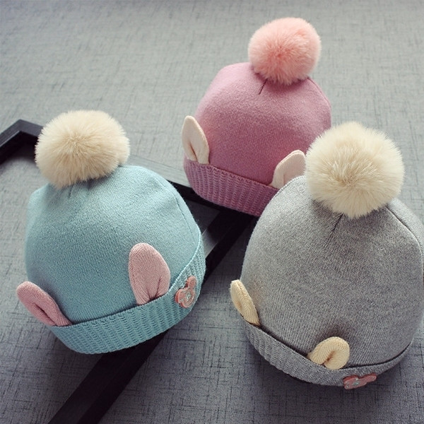 Шапки за момичета и момчета в различни цветове и пухче