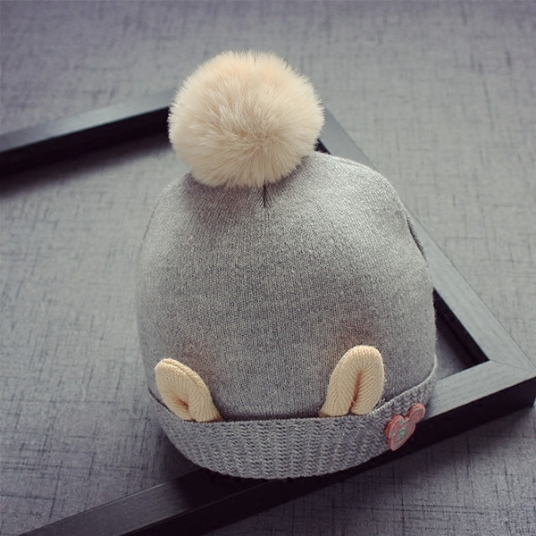 Шапки за момичета и момчета в различни цветове и пухче