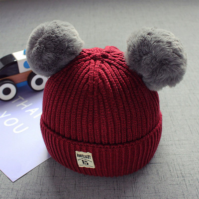 Ежедневна зимна детска шапка в няколко цвята и пухчета