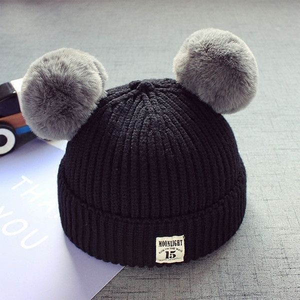 Ежедневна зимна детска шапка в няколко цвята и пухчета