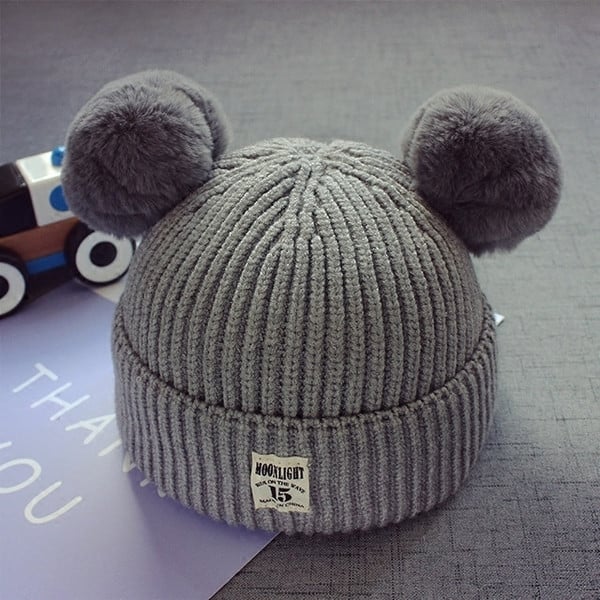 Ежедневна зимна детска шапка в няколко цвята и пухчета