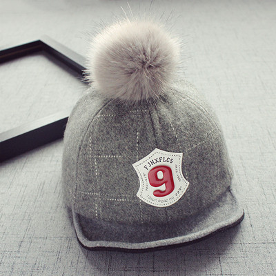 Стилна шапка за момичета и момчета с къса козирка с пухче