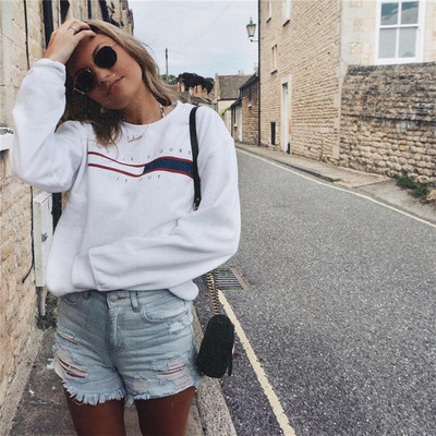 Ежедневна дамска блуза с щампа и надпис в бял цвят