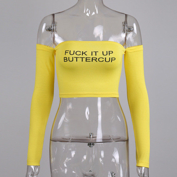 Спортна дамска къса блуза с паднали рамене и интересен надпис в жълт и черен цвят