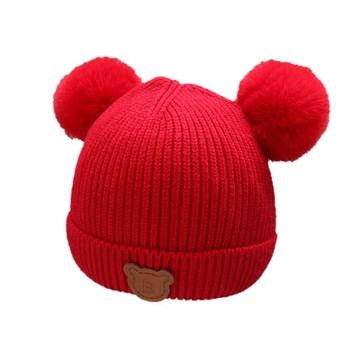 Зимна детска шапка в много цветове и пухчета