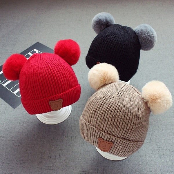 Зимна детска шапка в много цветове и пухчета