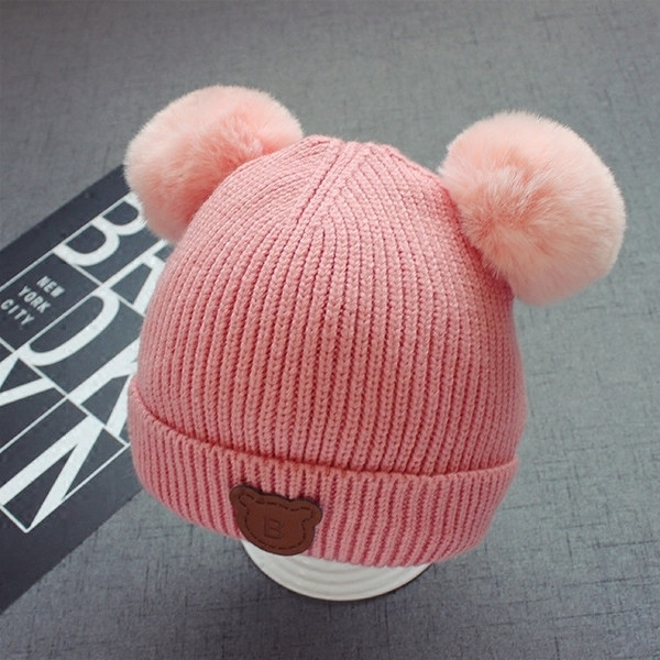 Зимна детска шапка в много цветове и пухчета