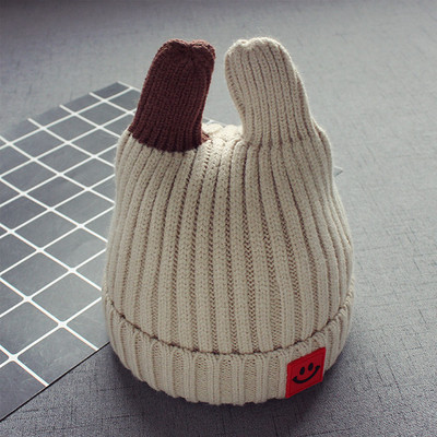 Детска плетена шапка в четири цвята в интересен модел