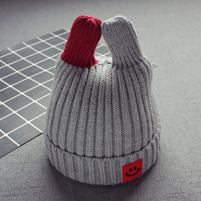 Детска плетена шапка в четири цвята в интересен модел