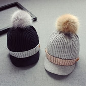 Ежедневна шапка за момичета и момчета с козирка и пухче