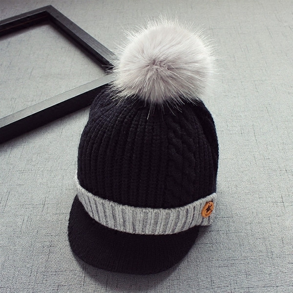 Ежедневна шапка за момичета и момчета с козирка и пухче